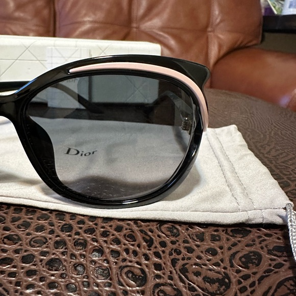 Christian Dior Paris, Butterfly Audacieuse 2, black and pink framed sunglasses - Picture 6 of 10